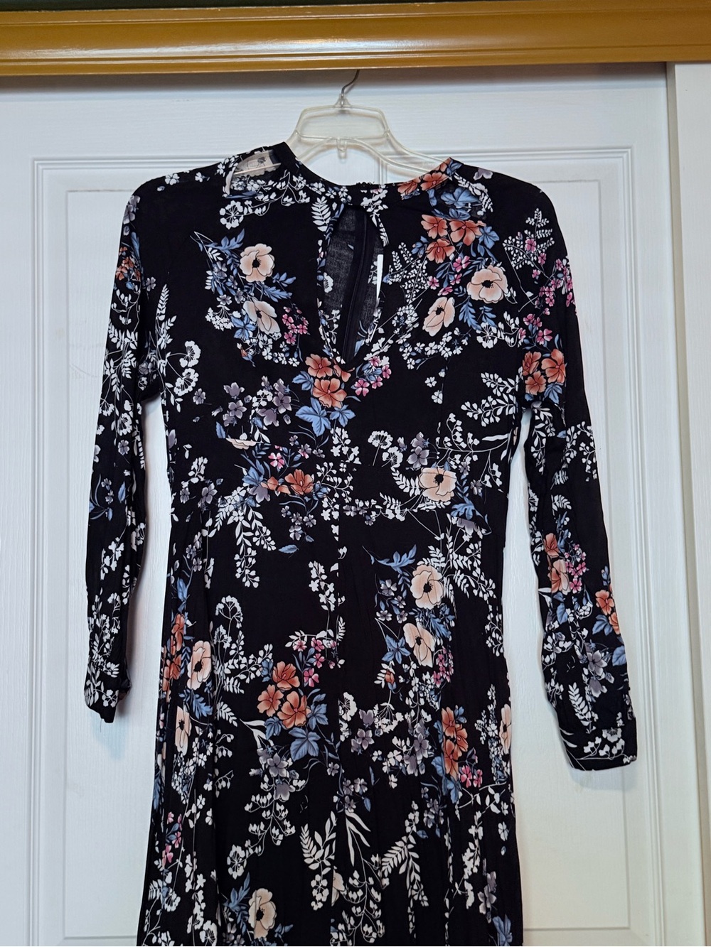 Women's Black Floral Long-Sleeve Midi Dress